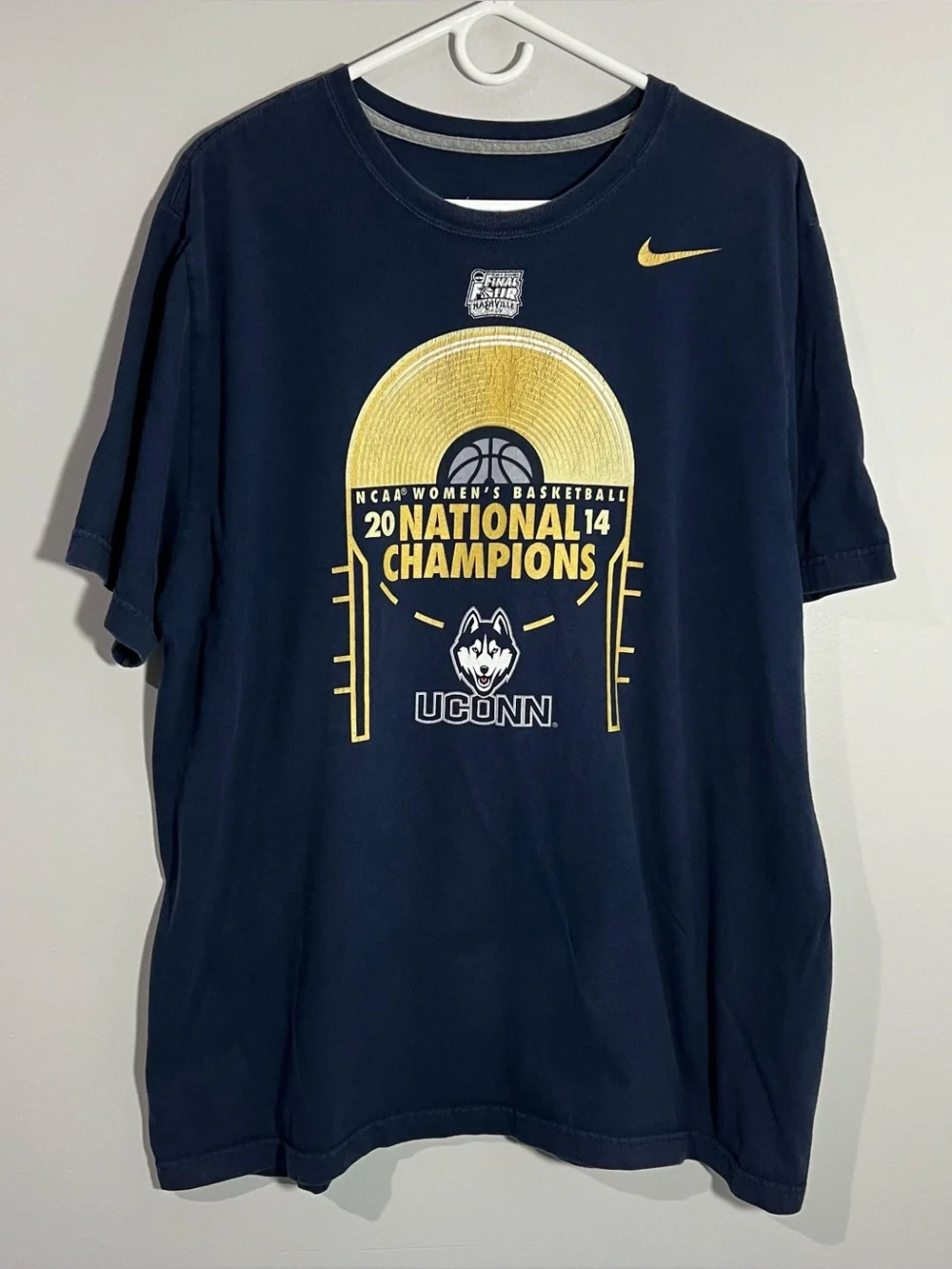 Nike UConn Huskies 2014 Nationals Champions Blue Short Sleeve T-Shirt Mens XXL
